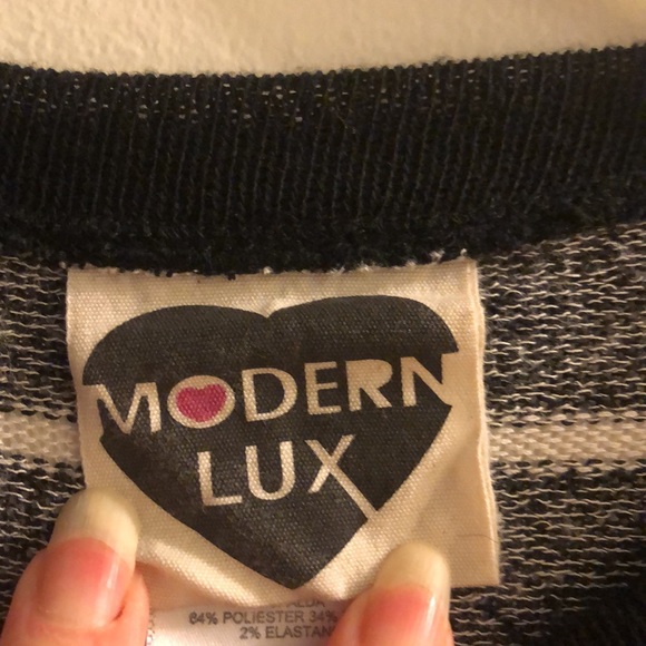 Modern Lux fashion sweater for fall 🍁❤️ - Picture 3 of 4
